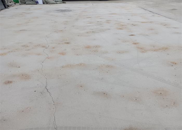 汽車4s地面坑洞.jpg 汽車4s地面坑洞.jpg