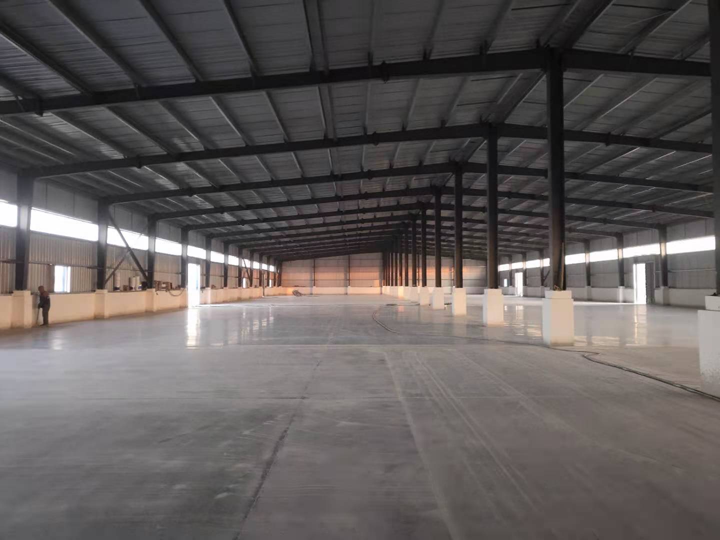 河北化工集團(tuán)內(nèi)蒙分公司車(chē)間地坪固化施工收尾階段！